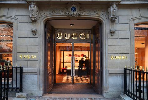 travailler chez gucci salaire